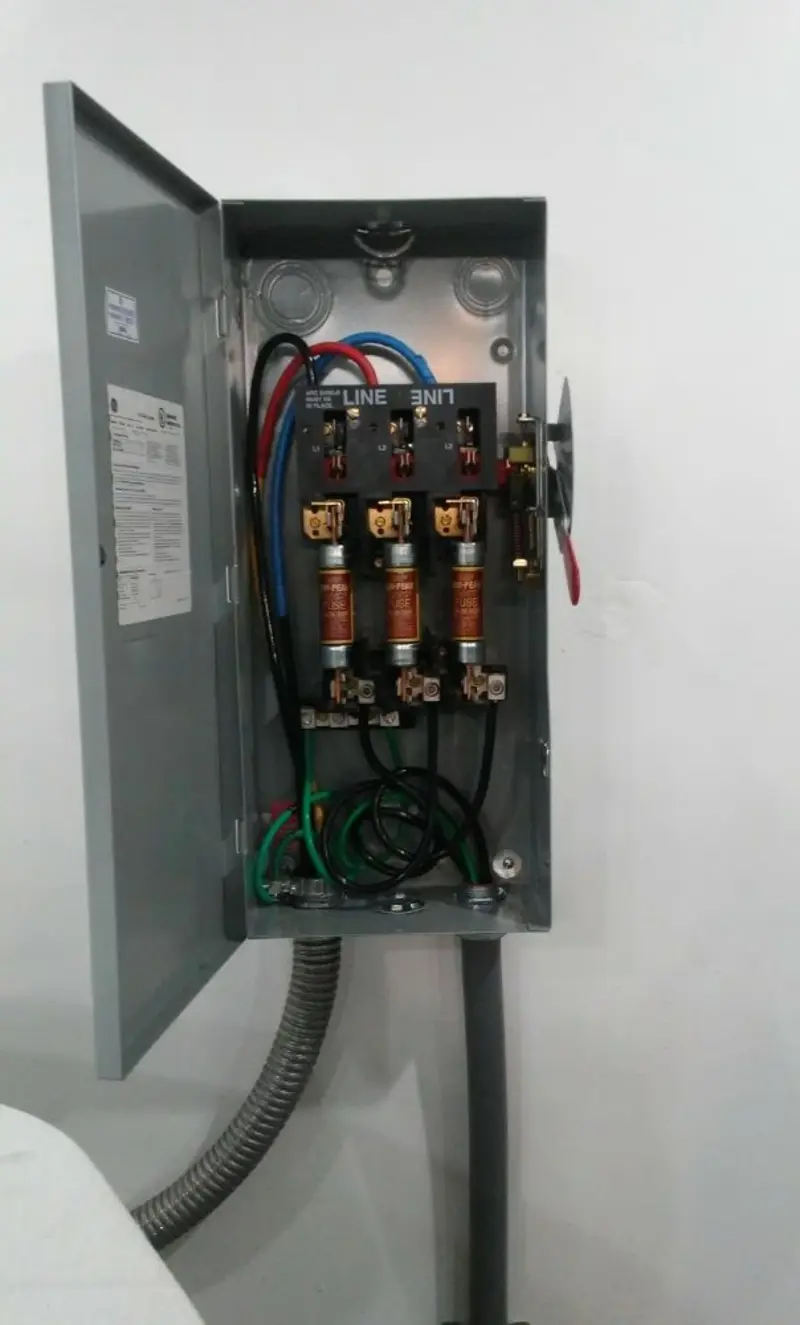 Three-phase disconnect switch installed for Smoke Detector Installation in Springdale